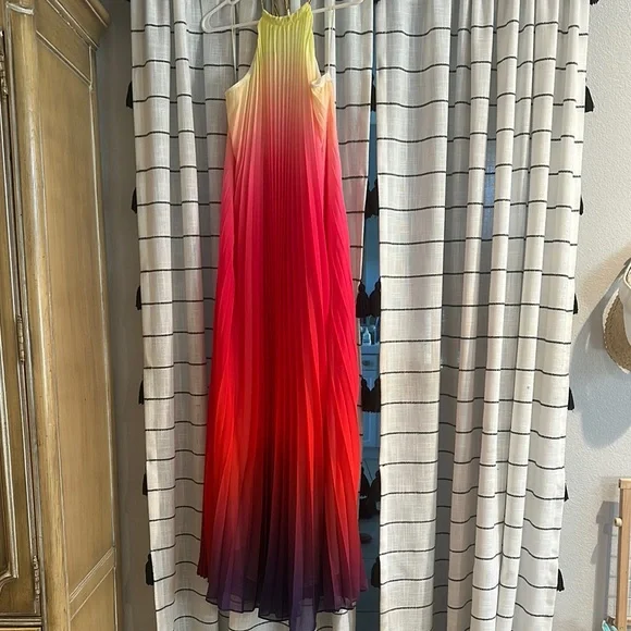 Gradient Halter Maxi Dress - Picture 2 of 6